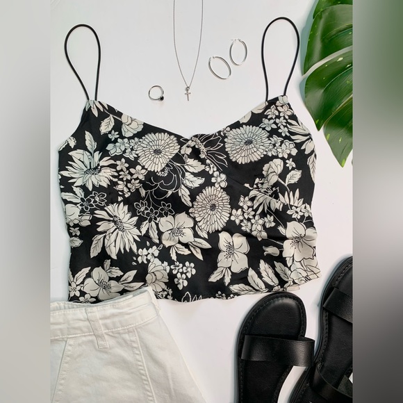 Satin Floral Bungee Strap Cropped Tank Top - Picture 14 of 15